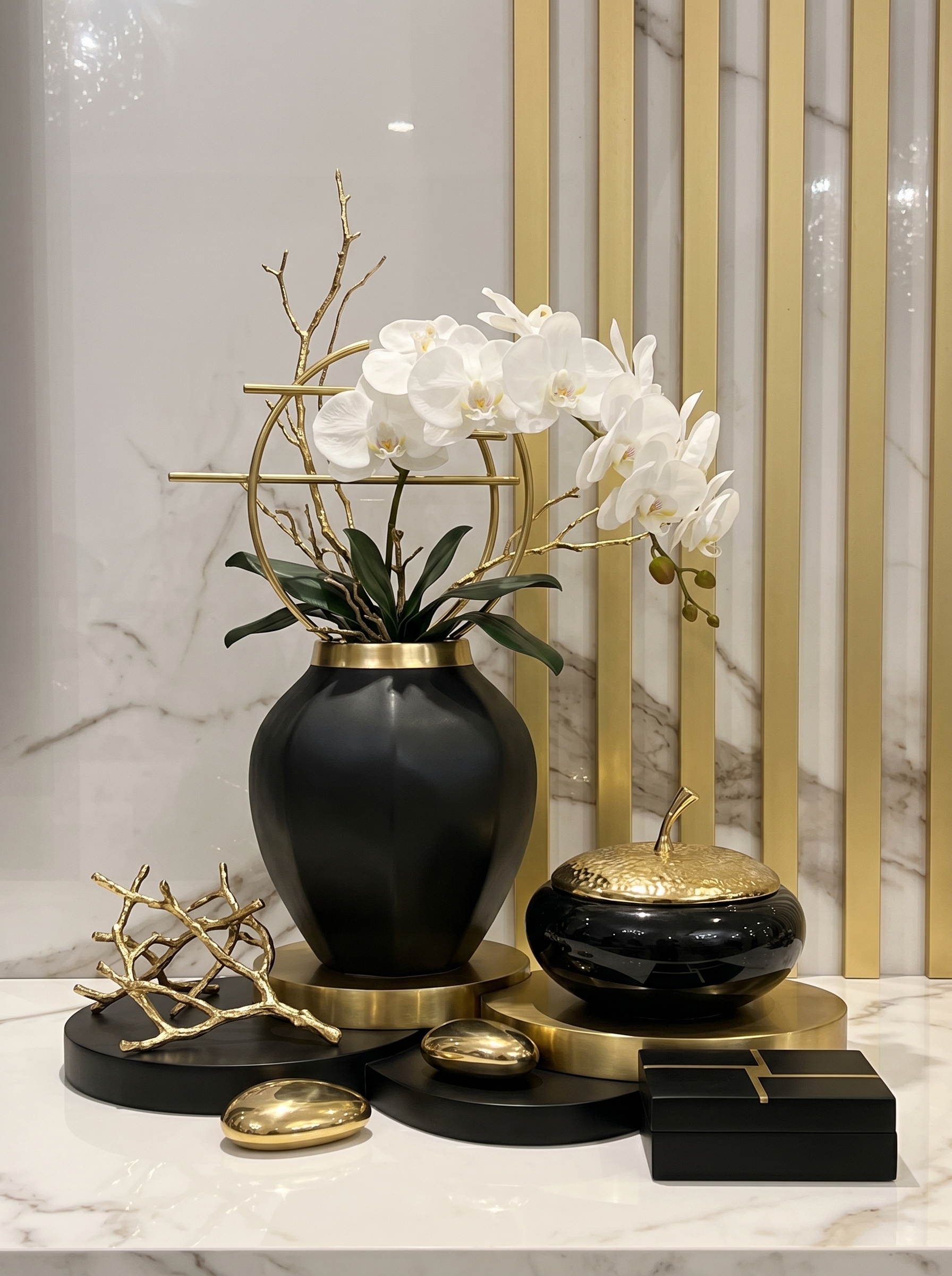 Gold and black centrepiece ideas